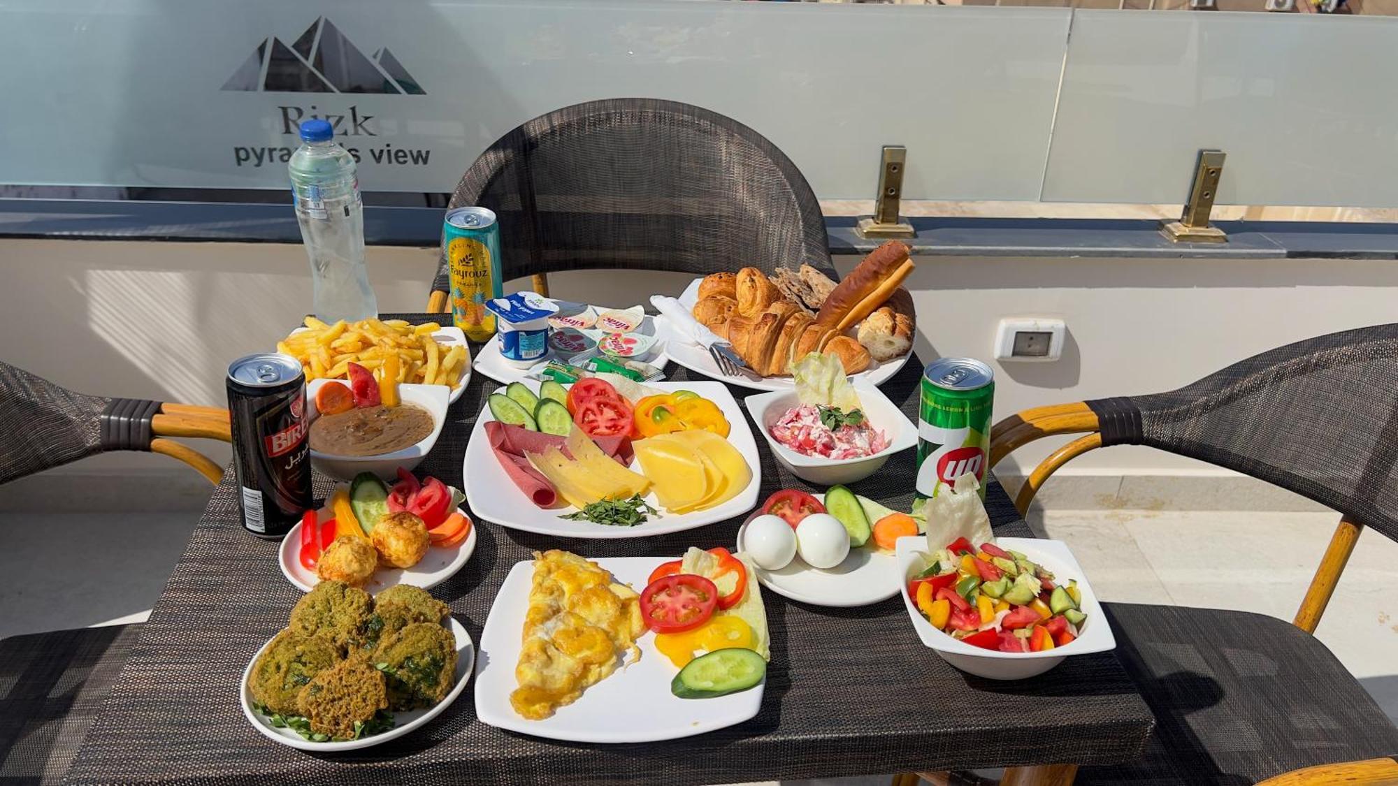 Rizk Pyramids View Hotel Kafret el-Gabal Extérieur photo